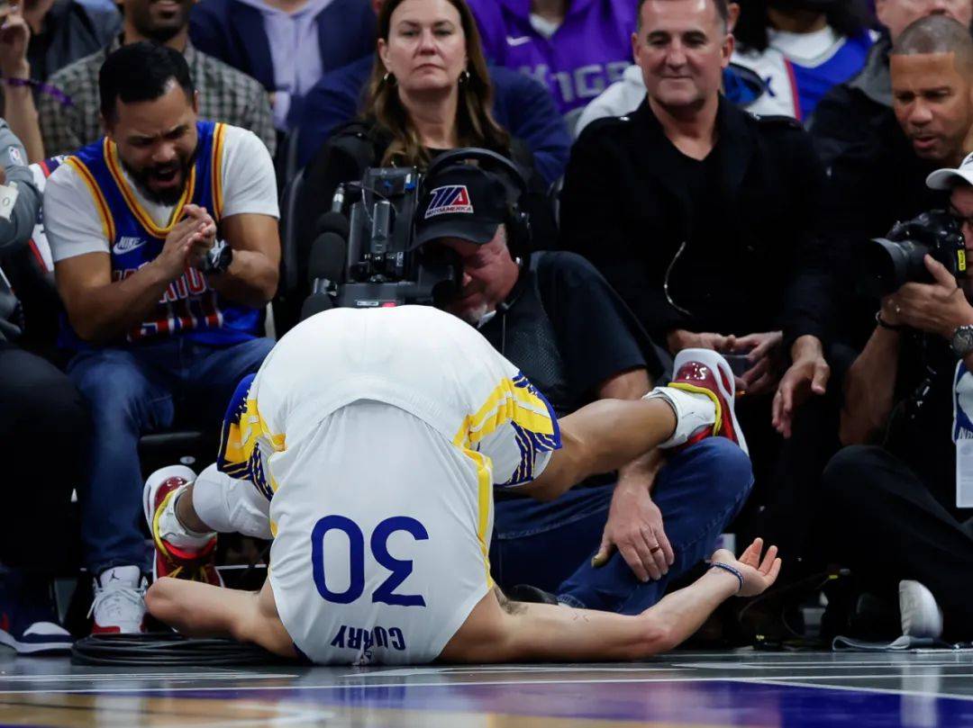 包含雄鹿队防守端再度崩溃，连续两轮惨败难堪的词条