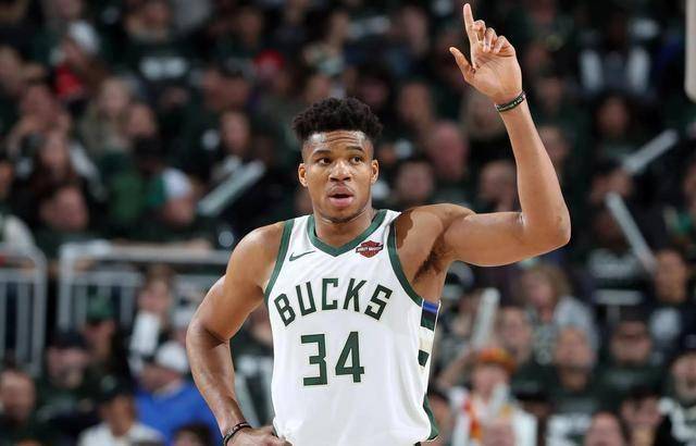 包含雄鹿队防守端再度崩溃，连续两轮惨败难堪的词条