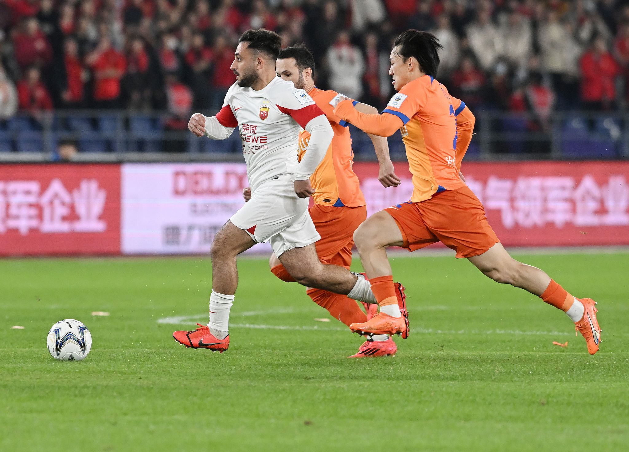 包含挑战上演:中国队的猛烈进攻打破对手防线的词条 包含挑战上演:中国队的猛烈进攻打破对手防线的词条