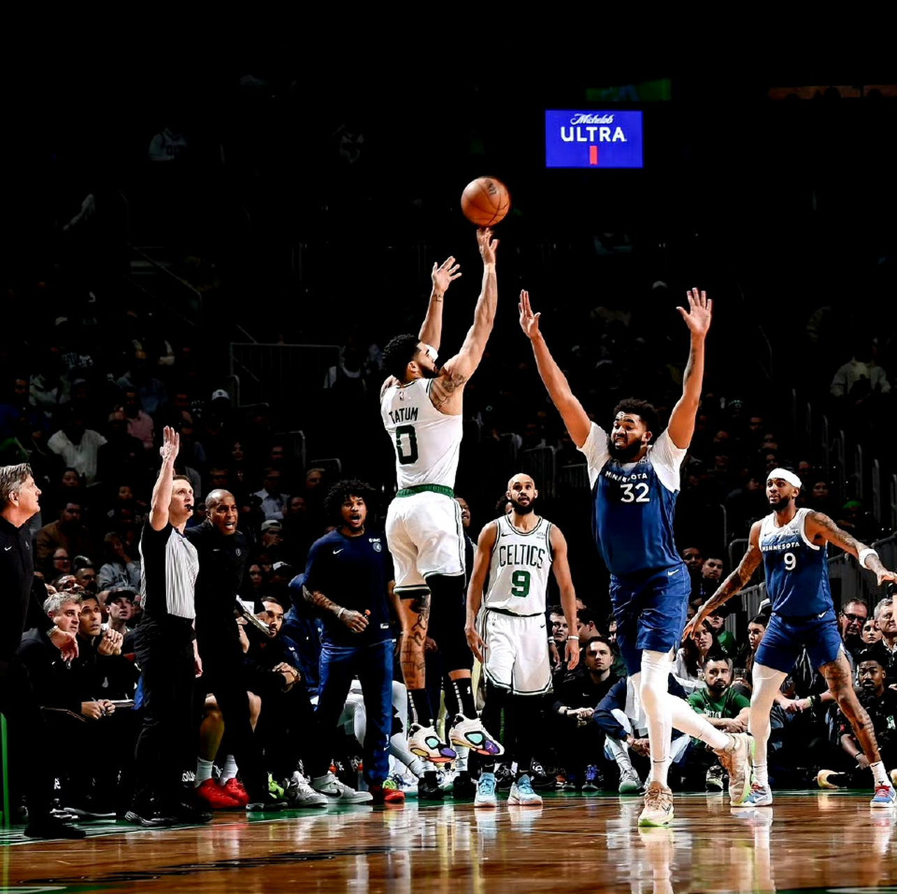 凯尔特人击败森林狼,取得三连胜 凯尔特人击败森林狼,取得三连胜