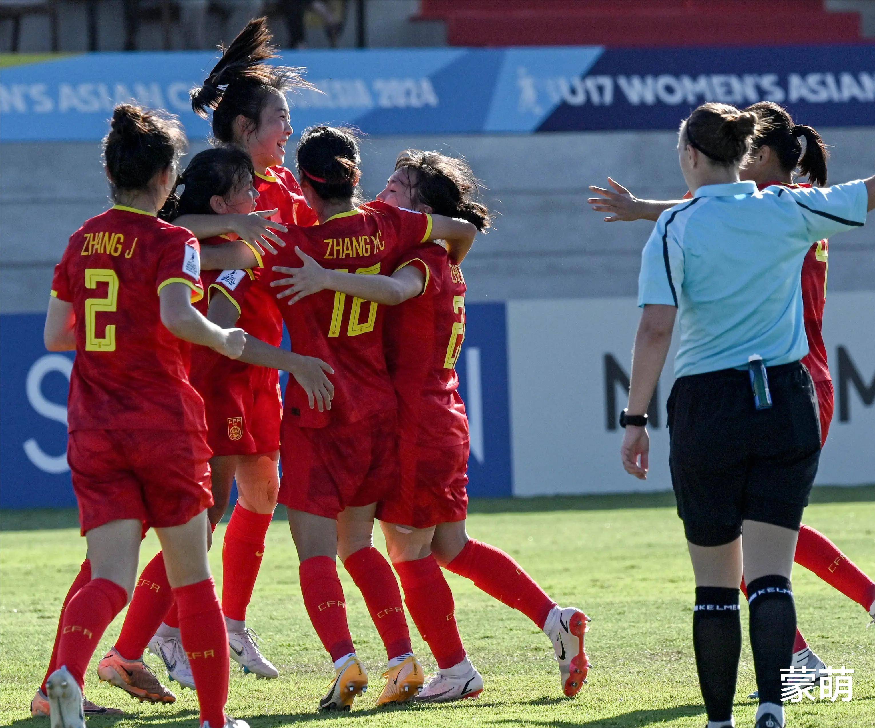 斯洛伐克女足队在比赛中夺冠