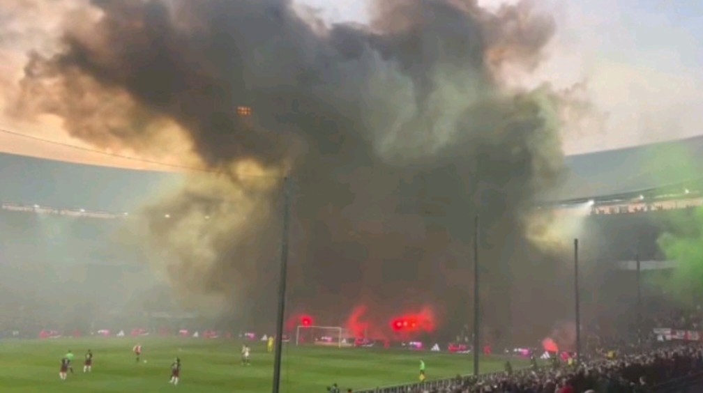 包含荷兰遗憾出局，球迷情绪低迷的词条