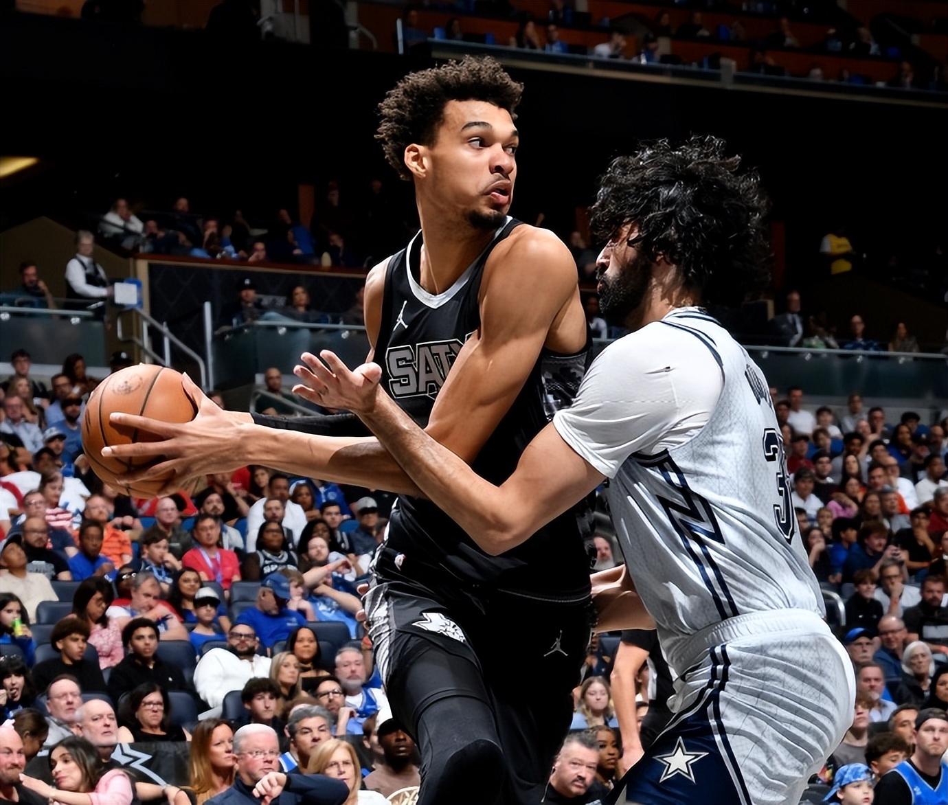 马刺主场取胜终结篮网连胜,德罗赞两双打压对手的简单介绍 马刺主场取胜终结篮网连胜,德罗赞两双打压对手的简单介绍